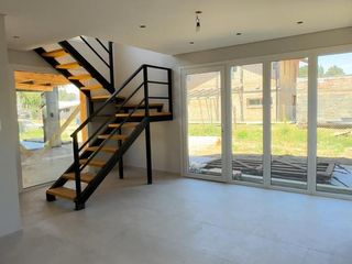 Foto 4 de Venta CASA DUPLEX 3 amb 70m2 a 200m del lago - Bariloche -
