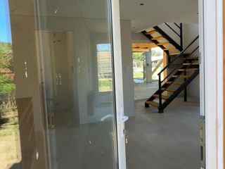 Foto 3 de Venta CASA DUPLEX 3 amb 70m2 a 200m del lago - Bariloche -