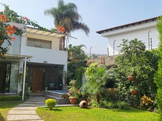 ID: 1053441 ¡Venta De Hermosa Casa En Sol De La Molina!