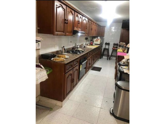 VENTA DE CASA ESQUINERA PRADOS DEL NORTE, CALI-VALLE COLOMBIA