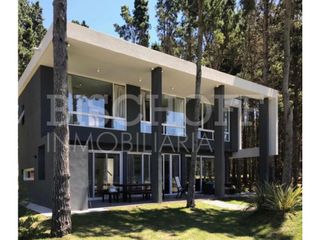 Foto 1 de EXCELENTE CASA EN VILLA ROBLES BARRIO II ALBATROS  PARTIDO DE LA COSTA