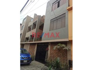 Foto 1 de ¡Oportunidad única! Hermosa casa amoblada, de tres pisos ubicada en una zona estratégica del Distrito de Comas, cerca de Av. El Retablo y Av. Universi