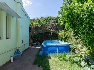 Casa + Dto en venta en Los Hornos, 3 dormitorios