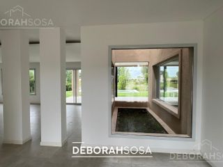 Hermosa casa al agua a la venta en El Canton, Ecobar - Zona Norte