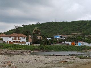 Las Tunas: Se Vende Terreno para Construcción en Zona Rural, Cerca del Mar y Frente al río en Las Tunas