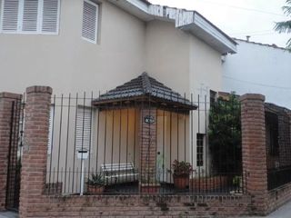 Casa en venta - 3 dormitorios 2 baños -  patio - 200mts2  - Tolosa