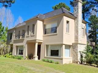 Foto 20 de Venta de casa 9 ambientes en Pinamar en Terrazas al Golf