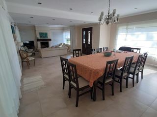 Foto 11 de Venta de casa 9 ambientes en Pinamar en Terrazas al Golf