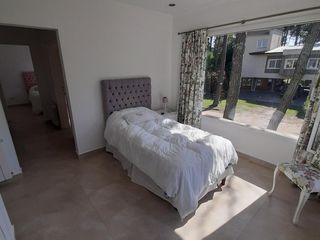Foto 9 de Venta de casa 9 ambientes en Pinamar en Terrazas al Golf