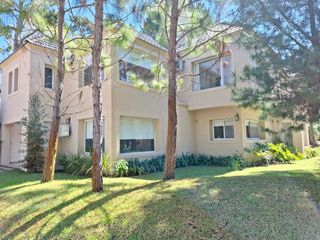 Foto 3 de Venta de casa 9 ambientes en Pinamar en Terrazas al Golf