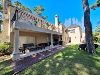 Foto 4 de Venta de casa 9 ambientes en Pinamar en Terrazas al Golf