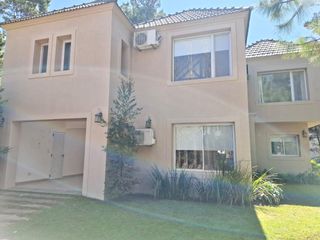 Foto 16 de Venta de casa 9 ambientes en Pinamar en Terrazas al Golf