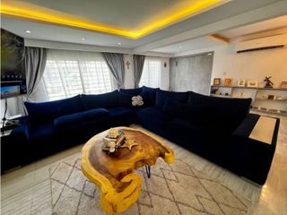 Foto 1 de SE VENDE CASA REMODELADA EN EL BARRIO BAVARIA , SANTA MARTA