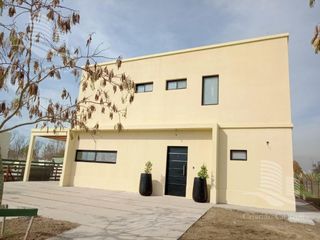 Foto 1 de Venta - Casa 4 ambientes, galeria - Acacias, Puertos del Lago, Escobar