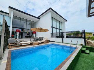 Ciudad del Mar, Sur de Manta, Alquilo moderna casa con piscina