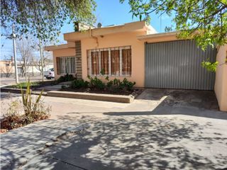 Foto 1 de VENTA DE HERMOSA CASA ESQUINA Y DPTO, ZONA CÉNTRICA RIVADAVIA-MZA
