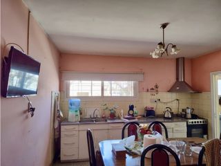 Foto 9 de VENTA DE HERMOSA CASA ESQUINA Y DPTO, ZONA CÉNTRICA RIVADAVIA-MZA