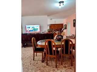 Foto 2 de VENTA DE HERMOSA CASA ESQUINA Y DPTO, ZONA CÉNTRICA RIVADAVIA-MZA