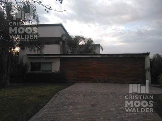 Foto 1 de Casa  en venta 4 ambientes-  Barrio  cerrado Septiembre