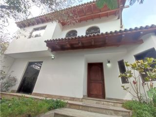 Foto 1 de LA MOLINA - VENTA LINDA CASA - ÁREA 300 m2