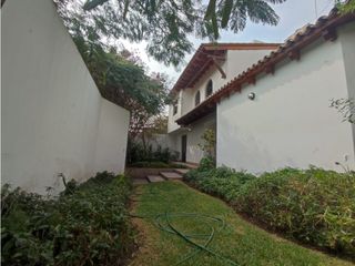 Foto 2 de LA MOLINA - VENTA LINDA CASA - ÁREA 300 m2