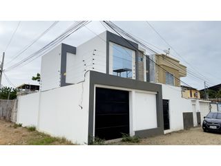 Foto 2 de CASA MODERNA CERCA AL NUEVO HOSPITAL DEL IESS, MANTA