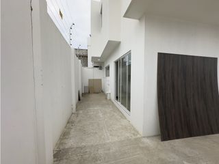 Foto 17 de CASA MODERNA CERCA AL NUEVO HOSPITAL DEL IESS, MANTA