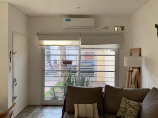 venta - PH en  Villa Real 2 ambientes con gran patio y cochera