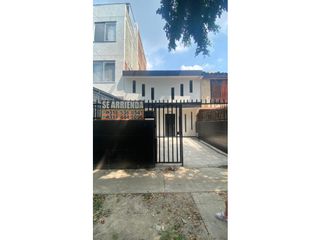 Foto 1 de ALQUILO CASA USO COMERCIAL EN CIUDAD 2000