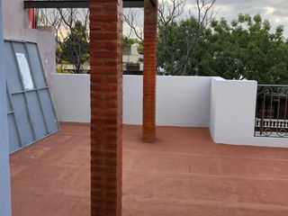 Foto 2 de CASA DE 4 AMBIENTES CON GARAGE , RECIEN REFACCIONADA, IMPECABLE , CON GARAGE, EXCELENTE UBICACION , VILLA LURO