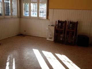Foto 3 de VENTA: CHALET 3 AMB. + COC. COM. + GARAGE + PATIO CON PARRILLA. SGO. DEL ESTERO CASI PASO