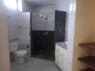 Foto 3 de SE VENDE AMPLIO DEPARTAMENTO EN LOMAS DE URDESA DE 4 DORMITORIOS