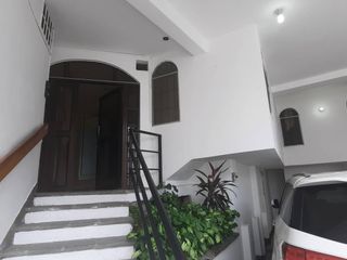 Foto 1 de SE VENDE AMPLIO DEPARTAMENTO EN LOMAS DE URDESA DE 4 DORMITORIOS