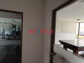 Foto 16 de 🏙️ ¡Vive en las alturas de la ciudad con todo al alcance de tu mano! 🌟

Alquila tu departamento amoblado de 1 habitación en el piso 11 de la Av. Are