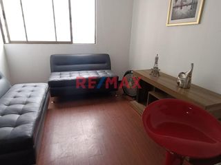 Foto 3 de 🏙️ ¡Vive en las alturas de la ciudad con todo al alcance de tu mano! 🌟

Alquila tu departamento amoblado de 1 habitación en el piso 11 de la Av. Are