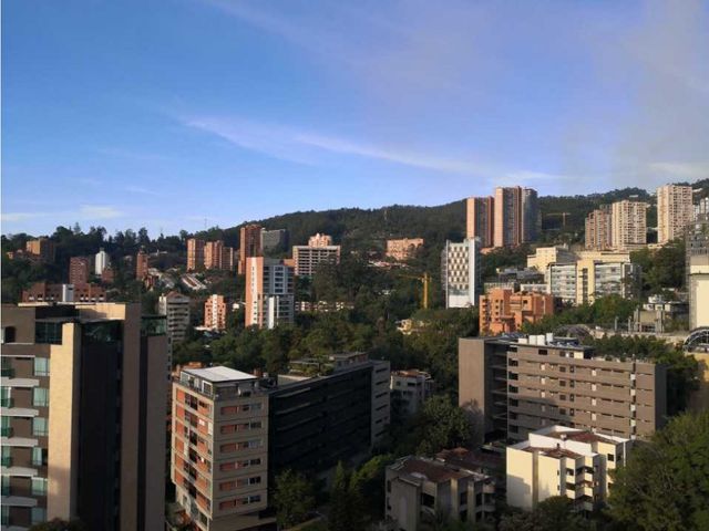 Apartamento lujoso, ubicación estratégica, 400 mts, acabados de lujo!!
