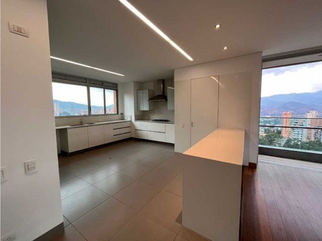 Apartamento lujoso, ubicación estratégica, 400 mts, acabados de lujo!!