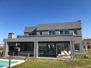 Foto 6 de VALERIA LOPEZ PROPIEDADES I ESPECTACULAR CASA VISTA AL LAGO