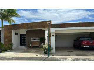 Foto 5 de CASA MODERNA Y AMPLIA EN URB MARINA BLUE, MANTA