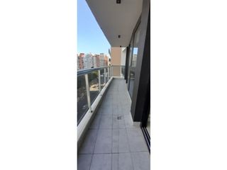 Departamento dos ambientes a la calle con balcón