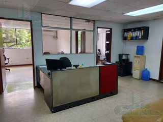 VENTA PROPIEDAD RENTERA CON LOCAL COMERCIAL Y OFICINAS CENTRO DE GUAYAQUIL