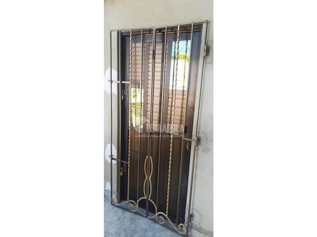 SE VENDE CASA CON APARTAMENTO EN LA CIUDADELA 20 DE JULIO