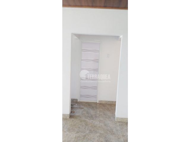 SE VENDE CASA CON APARTAMENTO EN LA CIUDADELA 20 DE JULIO