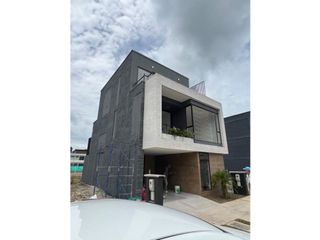 Foto 2 de HERMOSA CASA PARA ESTRENAR EN RIONEGRO, SECTOR BARRO BLANCO