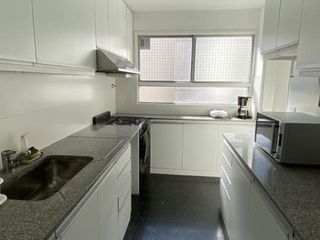 Departamento de 5 ambientes con balcón en venta - Luminoso - Seguridad -  Recoleta