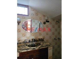 Foto 5 de Se alquila casa en la Urbanización La Castellana, Surco. Zona residencial frente a bonito parque, cerca a base de Serenazgo, de fácil acceso a avenida