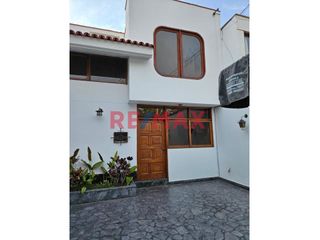 Foto 19 de Se alquila casa en la Urbanización La Castellana, Surco. Zona residencial frente a bonito parque, cerca a base de Serenazgo, de fácil acceso a avenida