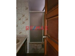 Foto 12 de Se alquila casa en la Urbanización La Castellana, Surco. Zona residencial frente a bonito parque, cerca a base de Serenazgo, de fácil acceso a avenida