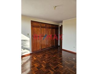 Foto 10 de Se alquila casa en la Urbanización La Castellana, Surco. Zona residencial frente a bonito parque, cerca a base de Serenazgo, de fácil acceso a avenida