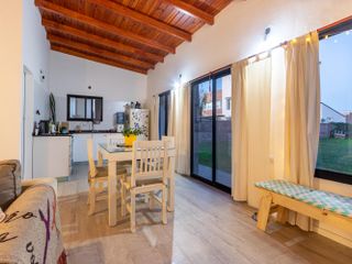 Casa  en venta de 3 dormitorios con jardín y pileta - Gral. Las Heras 1400 -  Funes Town